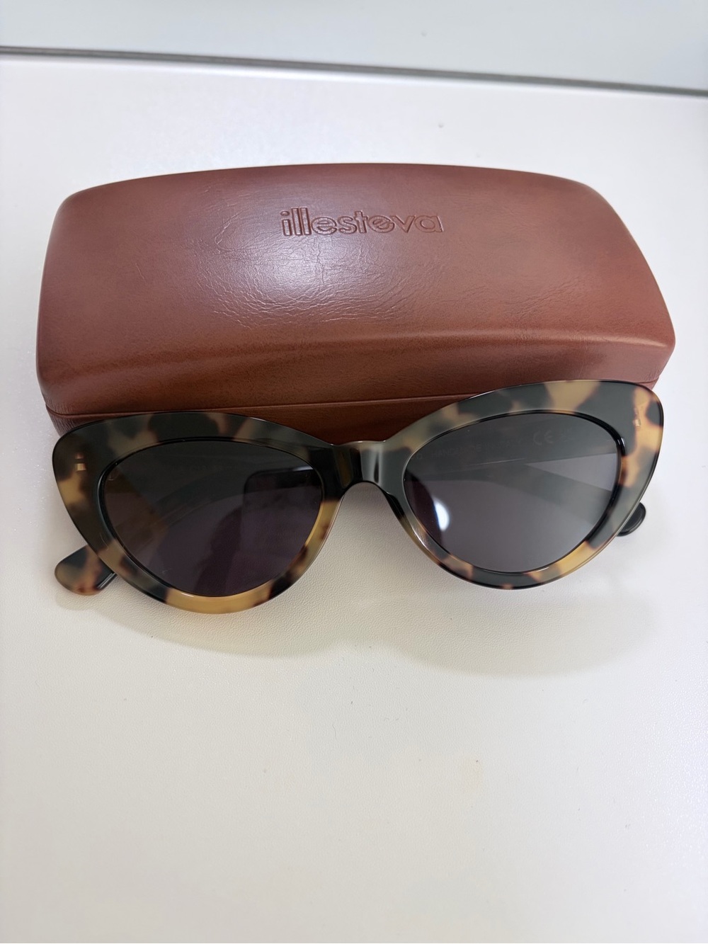 Illesteva Pamela Cat Eye Sunglasses - Brown/Black